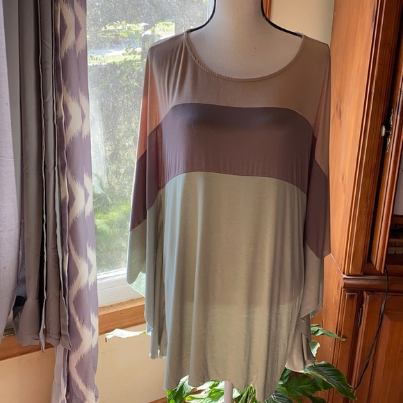 Rae Mode Plus Size Colorblock Poncho - Picture 1 of 8